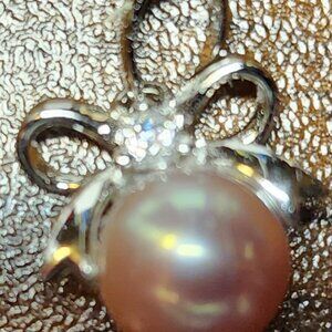 Tie it in a bow Pearl Pendant